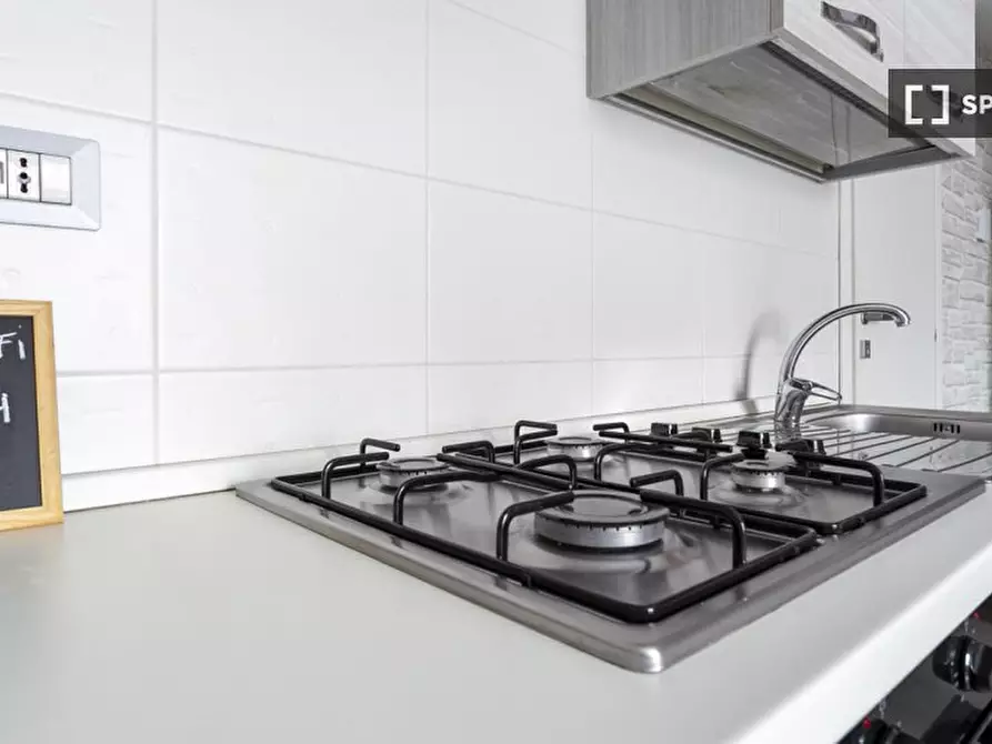 Immagine 3 di Camera condivisa in affitto  in Via Giasone a Roma