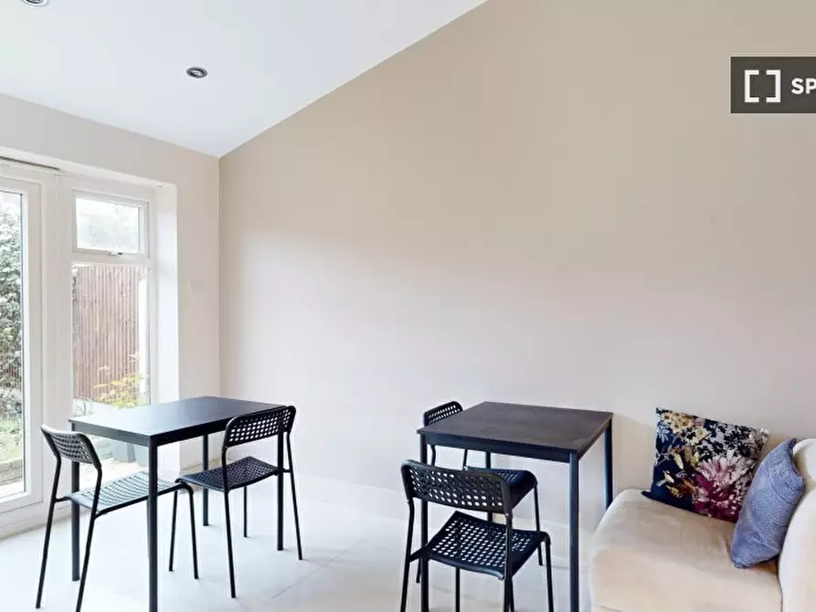 Immagine 3 di Appartamento in affitto  in Roman Rd a East Ham