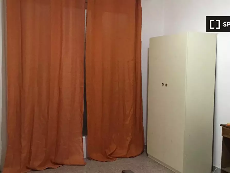 Immagine 6 di Camera condivisa in affitto  in Via Cedronio a Napoli