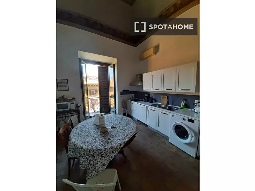 Immagine 10 di Camera condivisa in affitto  in Via Cavour a Roma