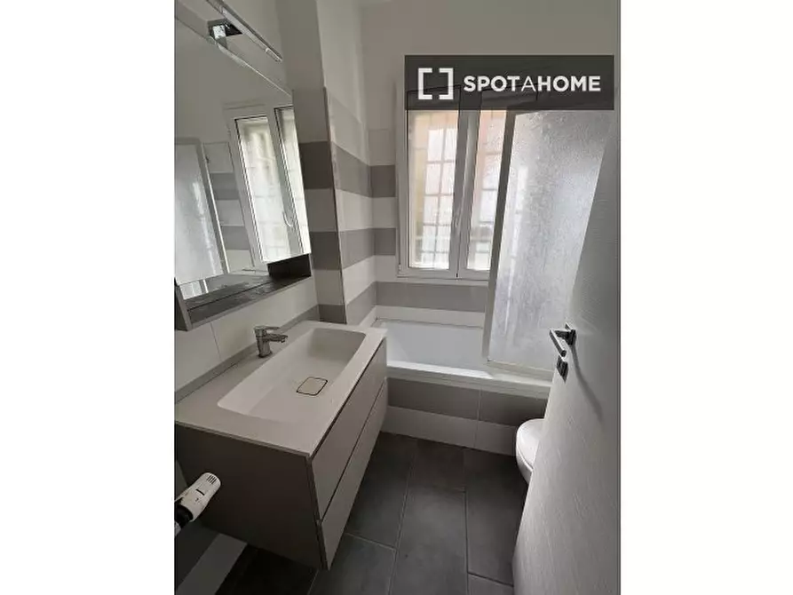 Immagine 4 di Appartamento in affitto  in Via Gradoli a Roma