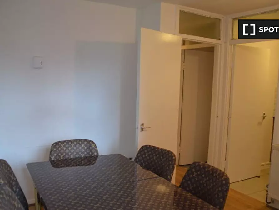 Immagine 3 di Camera condivisa in affitto  in Bruckner St a Kensington