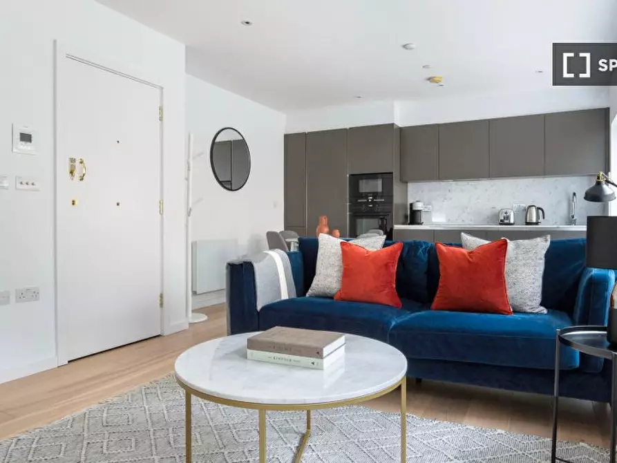 Immagine 3 di Appartamento in affitto  in Lovat Ln a 