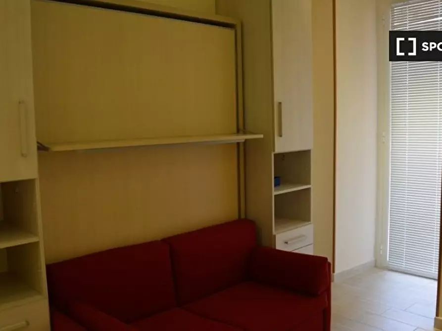 Immagine 14 di Camera condivisa in affitto  in Via Vetulonia a Roma