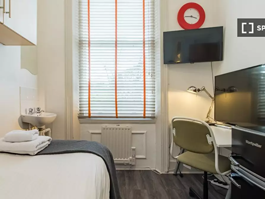 Immagine 3 di Camera condivisa in affitto  in st Floor Apartment a Kensington