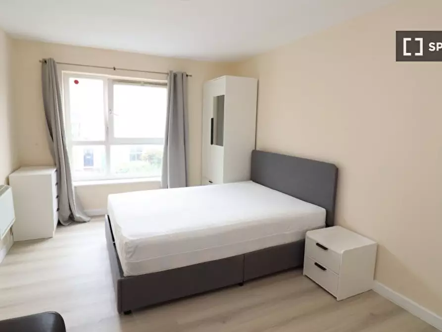 Immagine 1 di Camera condivisa in affitto  in Westferry Road a Poplar