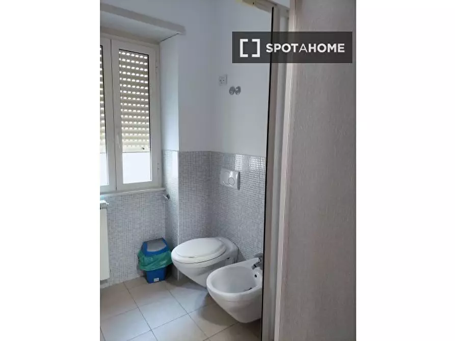 Immagine 8 di Camera condivisa in affitto  in Via Prenestina a Roma