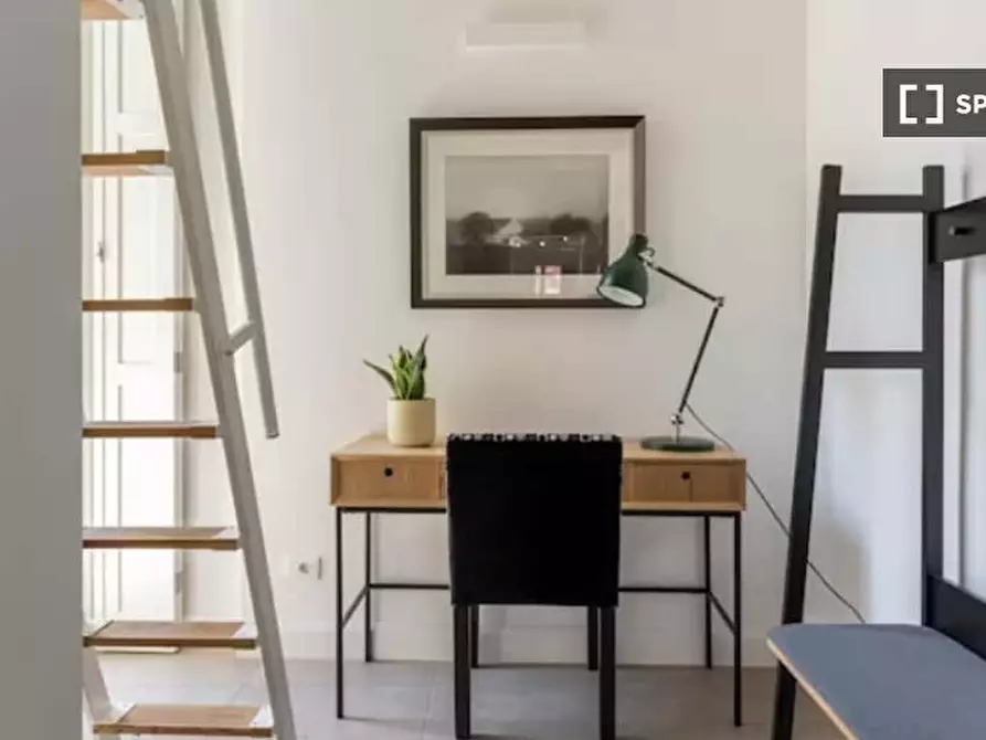 Immagine 7 di Appartamento in affitto  in Vico Lungo Teatro Nuovo a Napoli