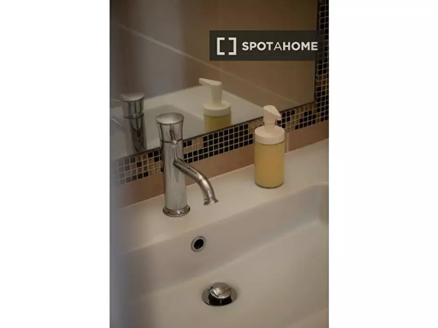 Immagine 13 di Appartamento in affitto  in Via Merulana a Roma