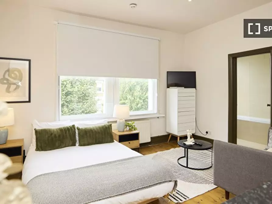Immagine 1 di Ufficio in affitto  in flat a Kensington