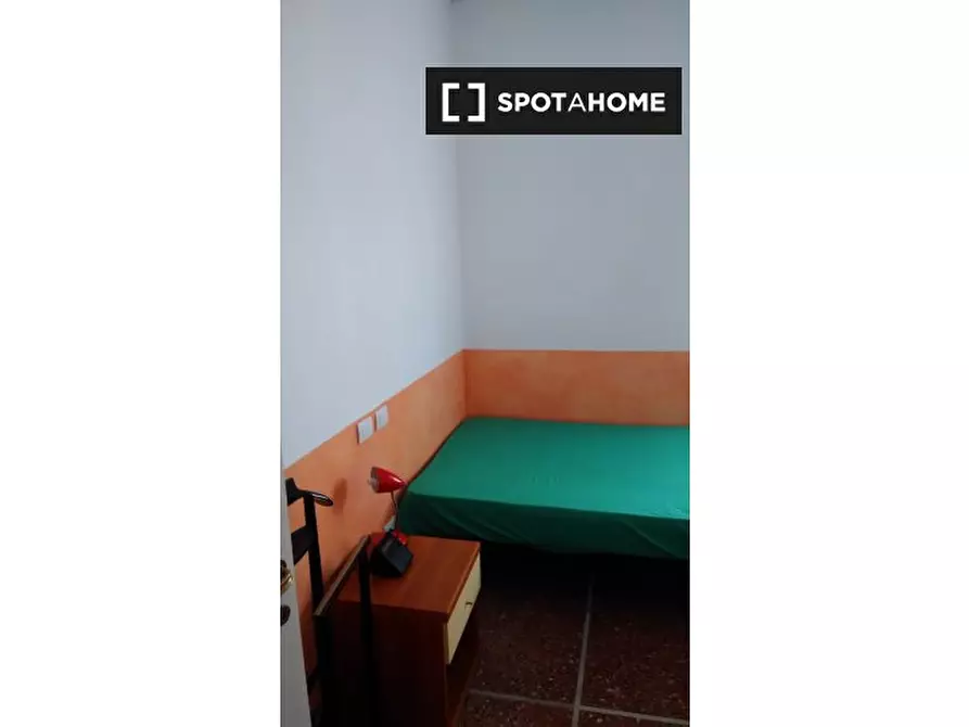 Immagine 5 di Camera condivisa in affitto  in Via Valpolicella a Roma