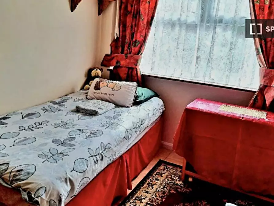 Immagine 3 di Camera condivisa in affitto  in Courtenay Gardens a 