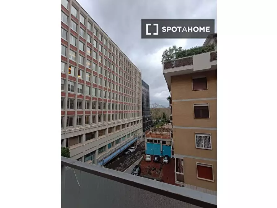 Immagine 4 di Camera condivisa in affitto  in Via Cornelio Magni a Roma