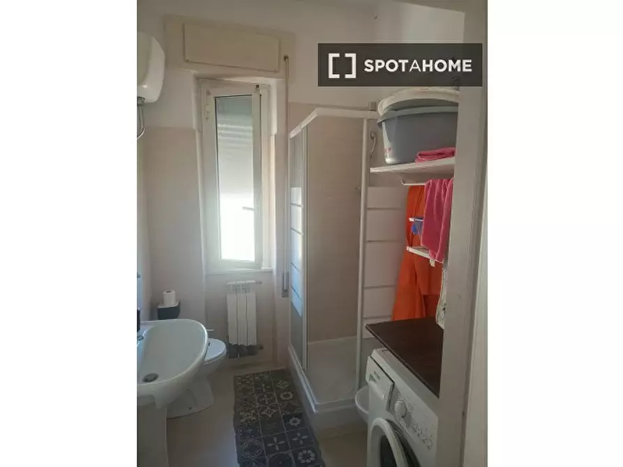 Immagine 4 di Camera condivisa in affitto  in Via Giovanni Battista Bastianelli a Roma