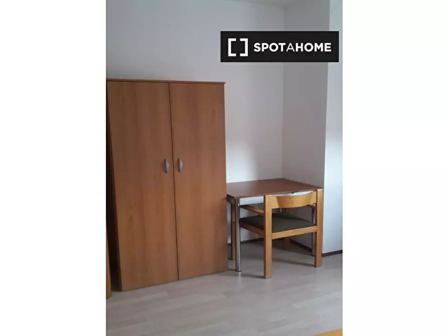 Immagine 2 di Camera condivisa in affitto  in Via Alcide Degasperi a Trento