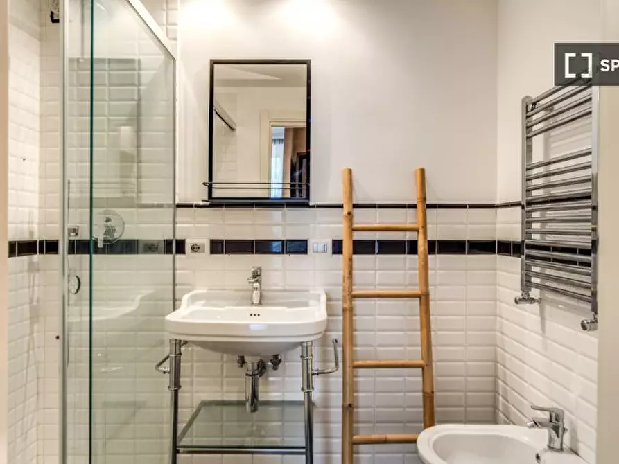 Immagine 2 di Camera condivisa in affitto  in Via Volturno a Roma