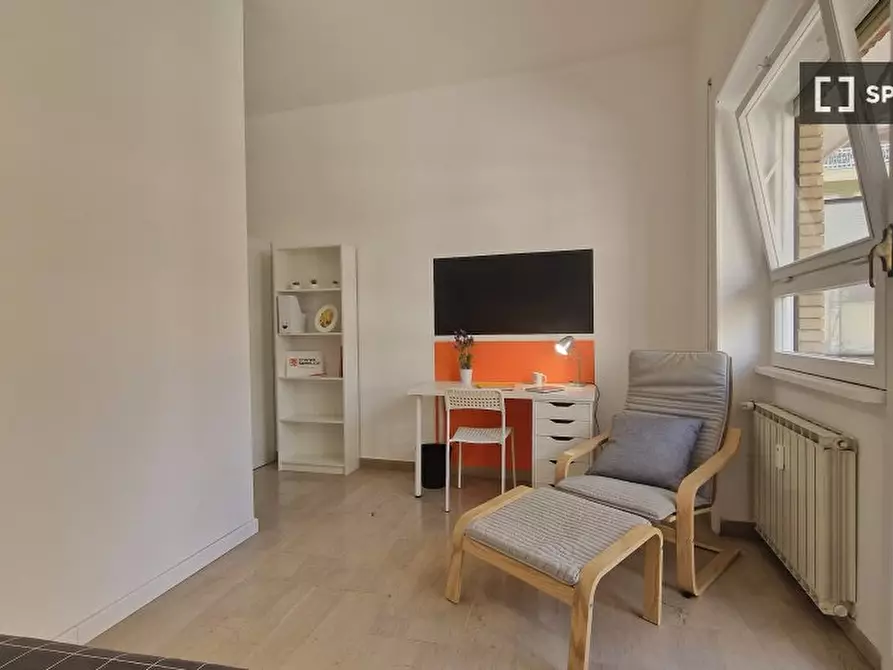 Immagine 4 di Camera condivisa in affitto  in Lungotevere di Pietra Papa a Roma