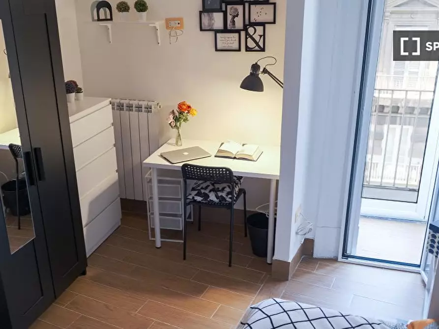 Immagine 3 di Camera condivisa in affitto  in Via Enrico Pessina n. a Napoli