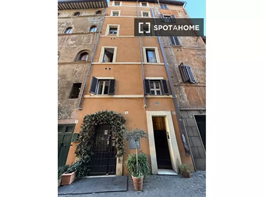 Immagine 1 di Ufficio in affitto  in Via di Monserrato a Roma