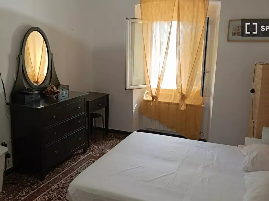 Immagine 1 di Camera condivisa in affitto  in Via Venezia a Genova