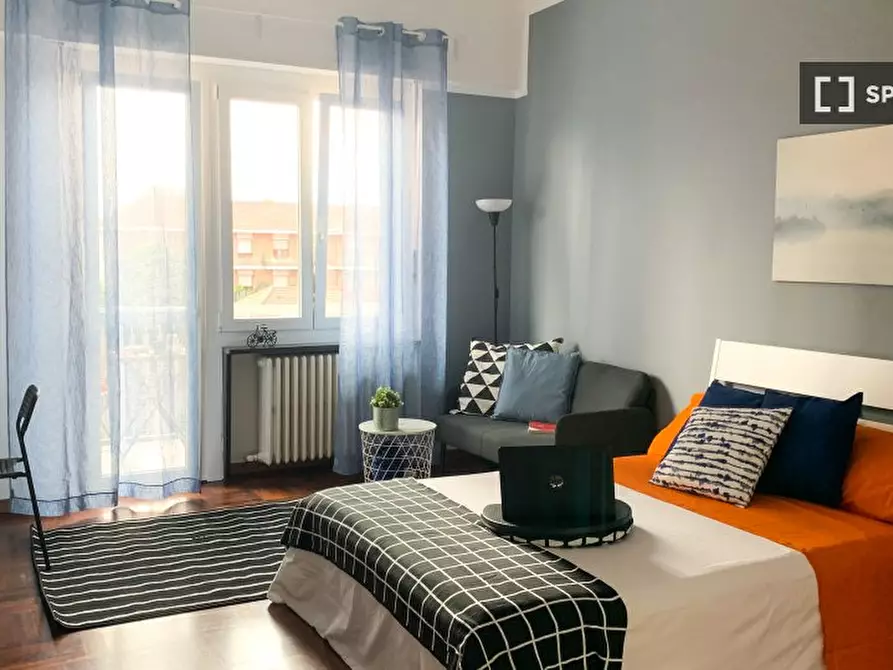 Immagine 1 di Camera condivisa in affitto  in Via La Thuile n. a Torino