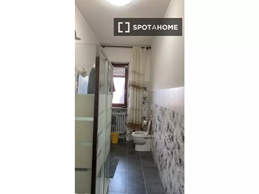 Immagine 11 di Camera condivisa in affitto  in Via Boston a Torino