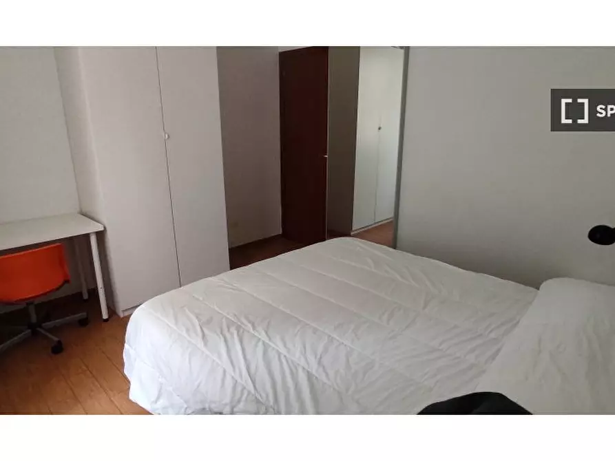 Immagine 2 di Camera condivisa in affitto  in Via Alghero a Roma