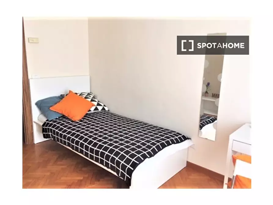 Immagine 2 di Camera condivisa in affitto  in VIA CASTELFIDARDO a Firenze