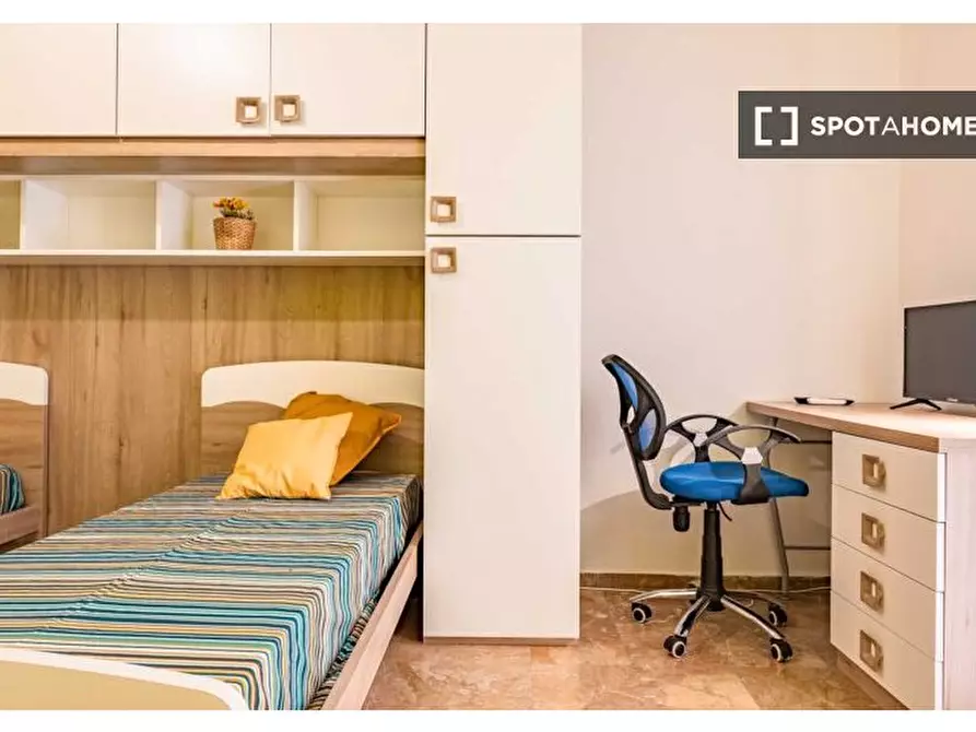Immagine 1 di Camera condivisa in affitto  in Viale Enrico Martini a Milano