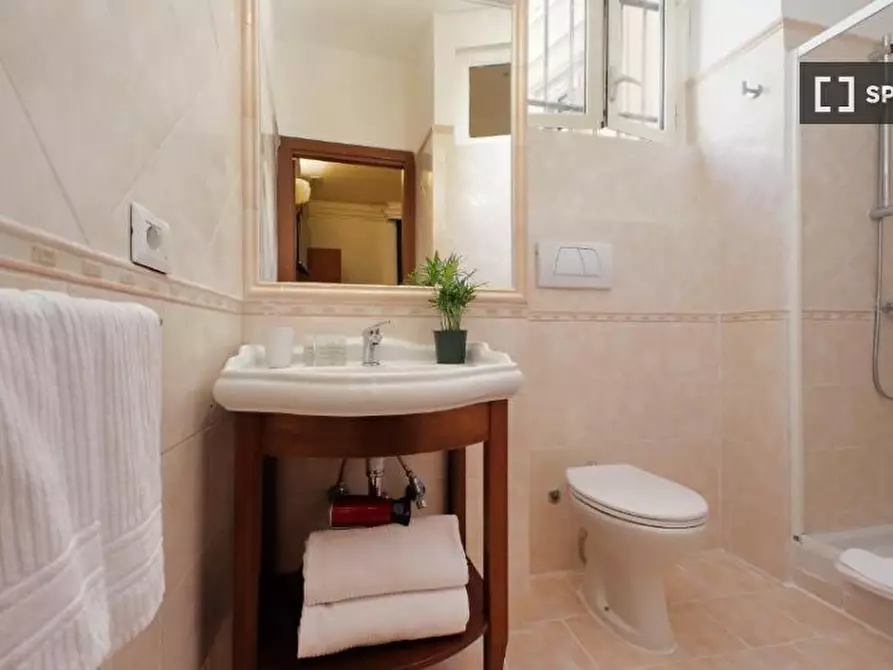 Immagine 2 di Camera condivisa in affitto  in Via Piave a Roma