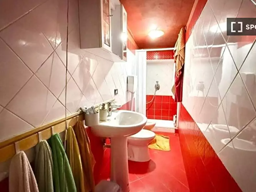 Immagine 4 di Camera condivisa in affitto  in Via Atri a Napoli