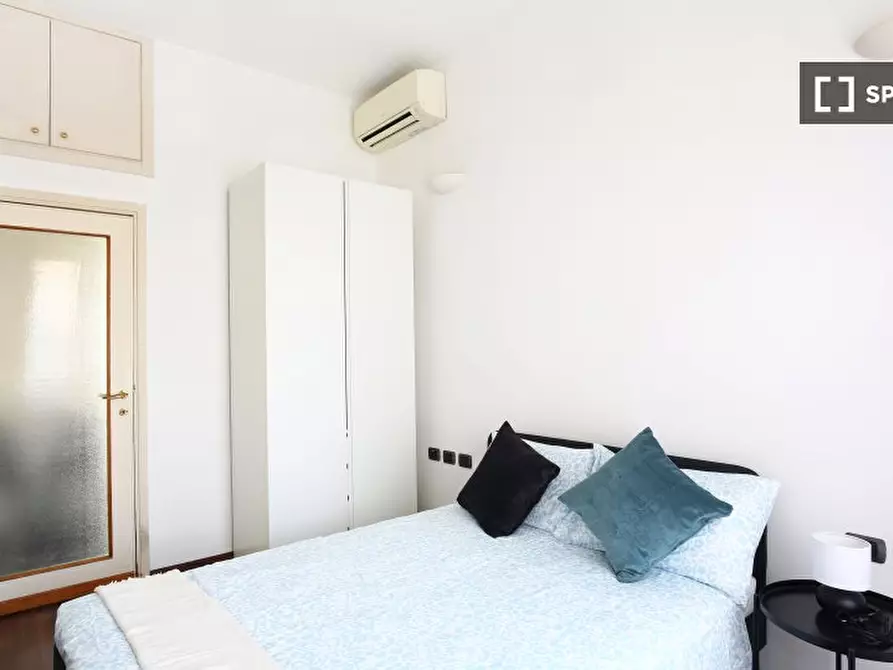 Immagine 4 di Camera condivisa in affitto  in Viale Vittorio Veneto a Milano