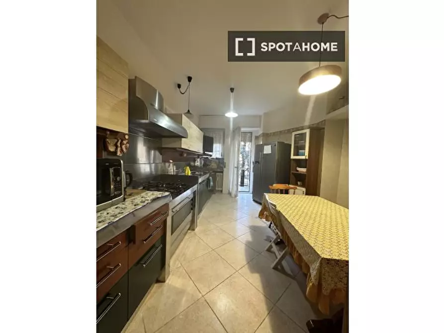 Immagine 15 di Camera condivisa in affitto  in Piazza Angilberto II a Milano