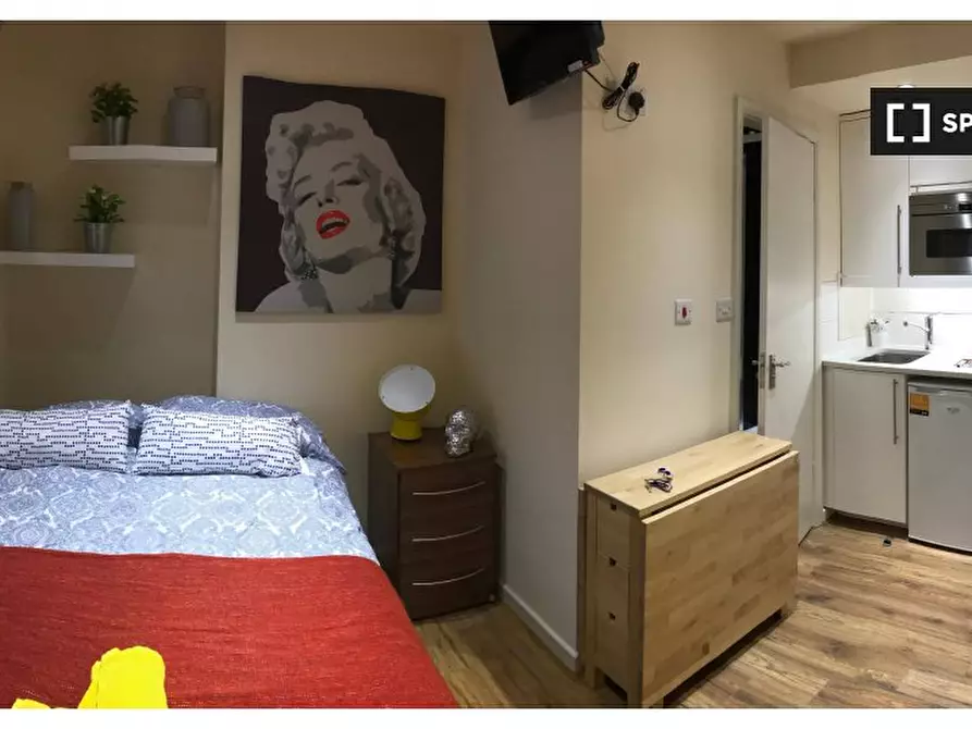 Immagine 1 di Ufficio in affitto  in Apartment a Brent