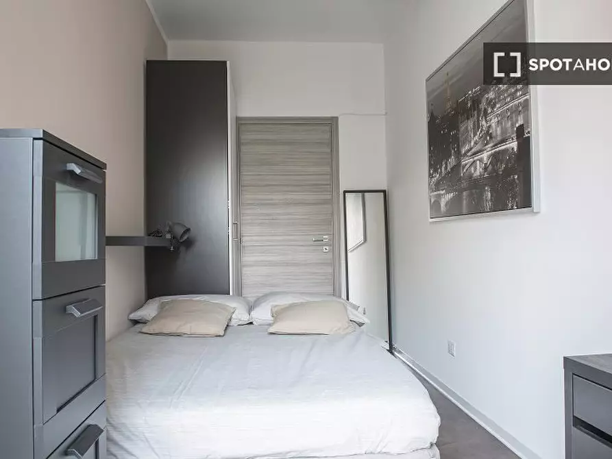 Immagine 1 di Camera condivisa in affitto  in Largo Domodossola a Milano