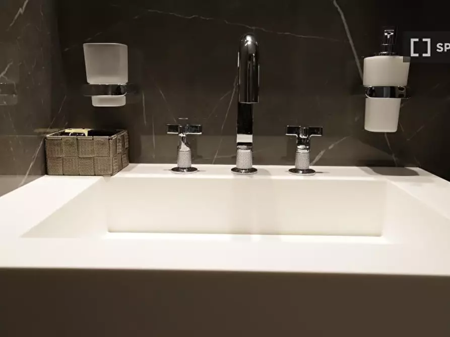 Immagine 5 di Ufficio in affitto  in Via Amerigo Vespucci a Milano