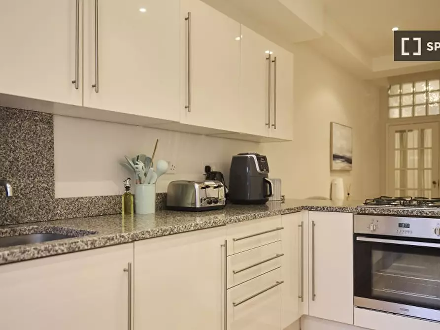 Immagine 3 di Appartamento in affitto  in Sinclair Rd a Hammersmith