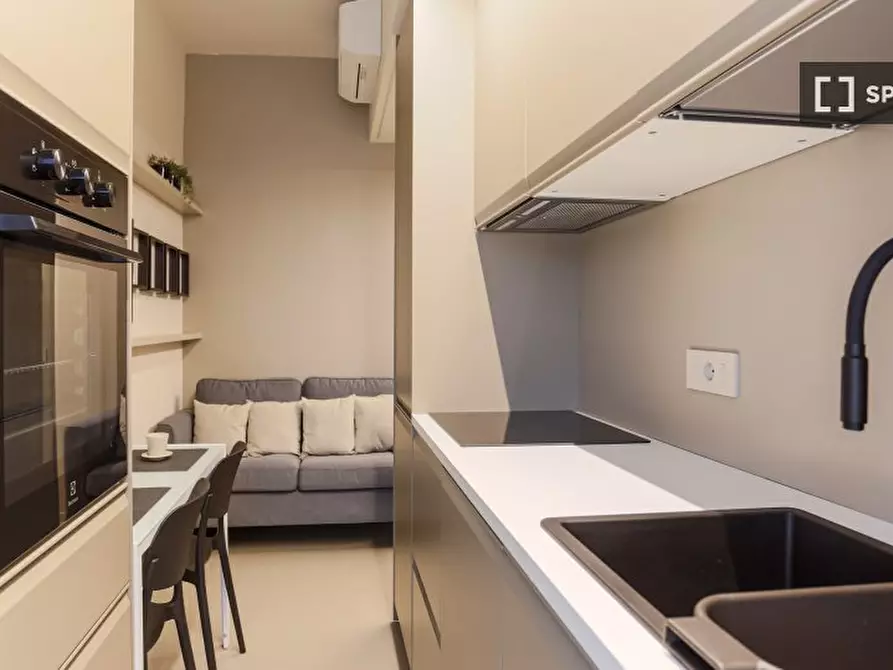 Immagine 2 di Appartamento in affitto  in Via Doberdò a Milano