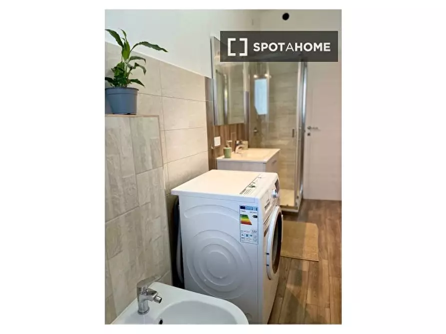 Immagine 15 di Camera condivisa in affitto  in Via dei Salici a Milano