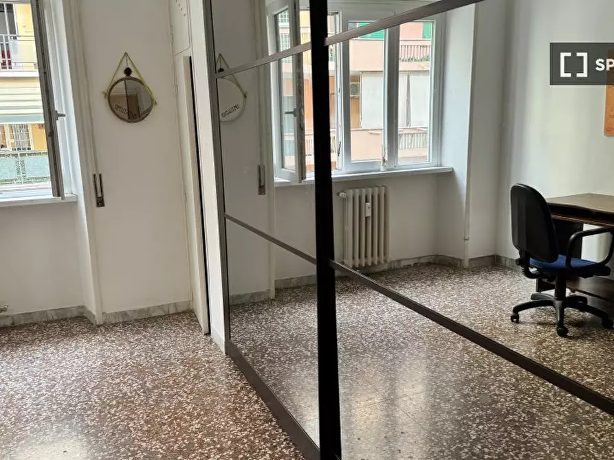 Immagine 3 di Camera condivisa in affitto  in Via Valle Borbera a Roma
