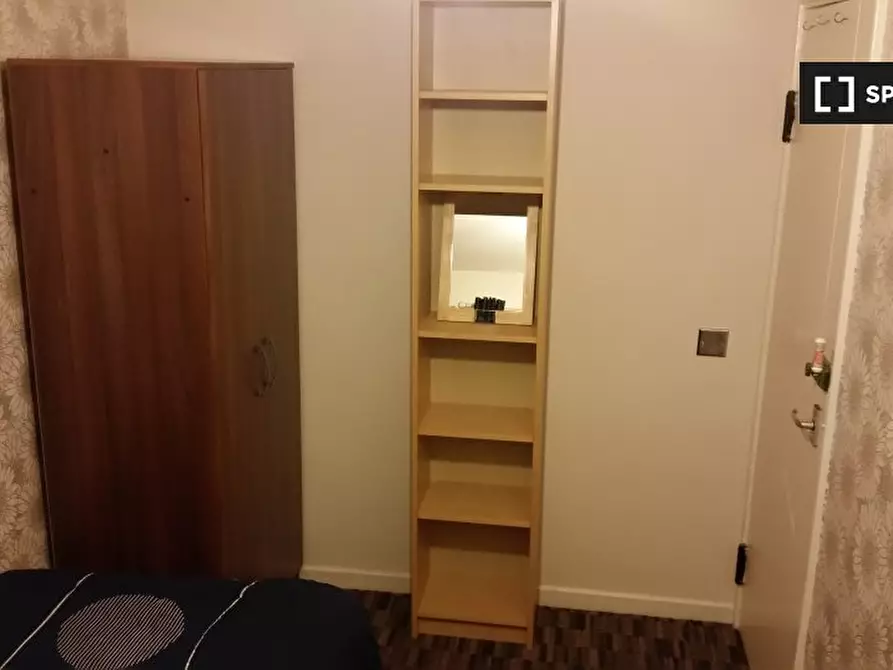 Immagine 12 di Camera condivisa in affitto  in Courtenay Gardens a 