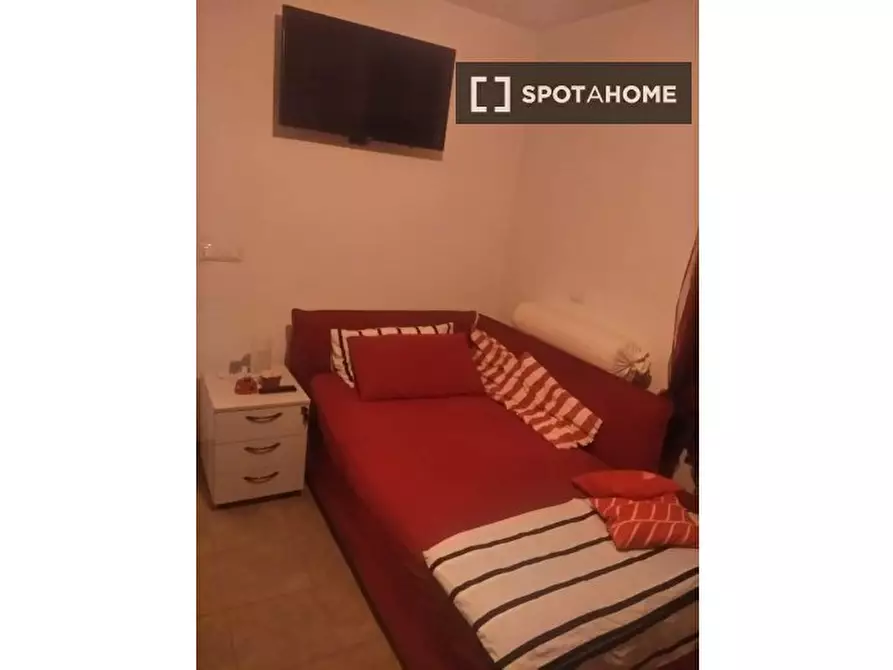 Immagine 1 di Camera condivisa in affitto  in Via Calamosco a Bologna