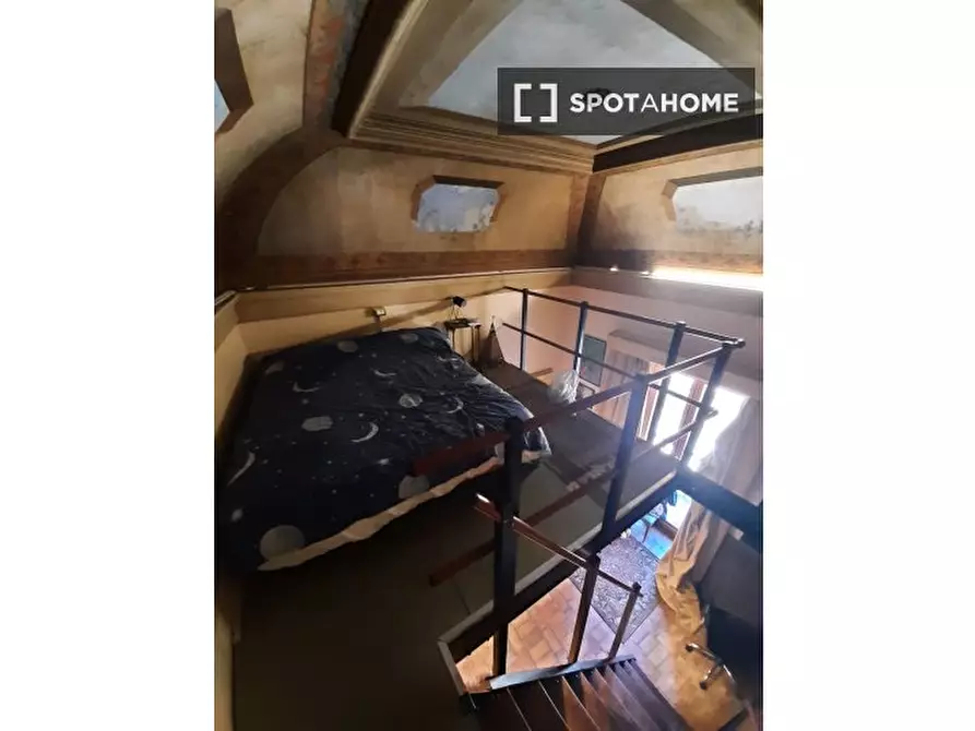 Immagine 1 di Camera condivisa in affitto  in Via Cavour a Roma