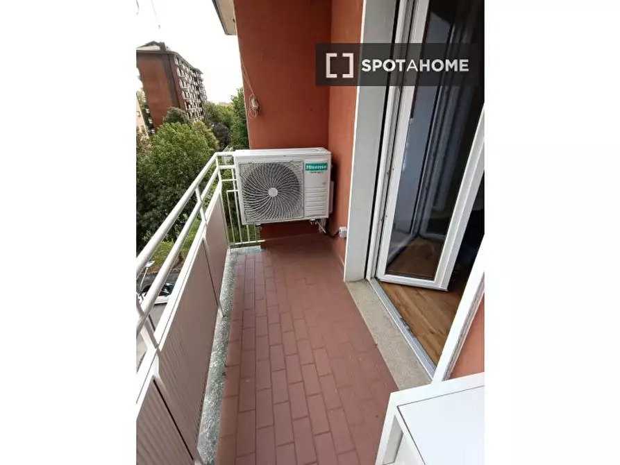 Immagine 4 di Camera condivisa in affitto  in Via Lorenteggio a Milano