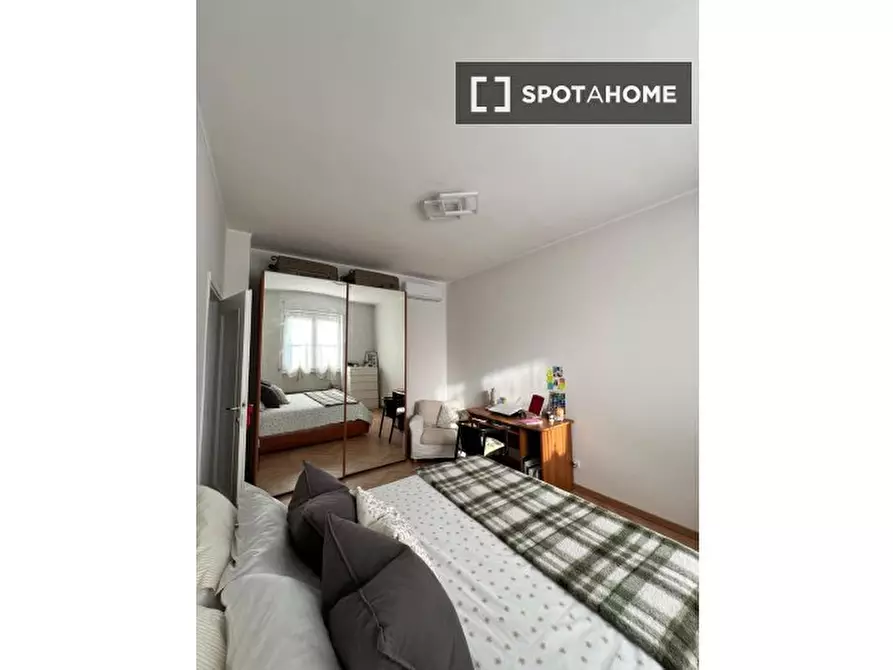 Immagine 2 di Camera condivisa in affitto  in Via Tolmezzo a Milano