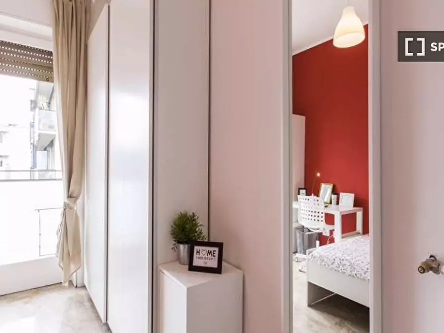 Immagine 5 di Camera condivisa in affitto  in Via Caproni a Milano