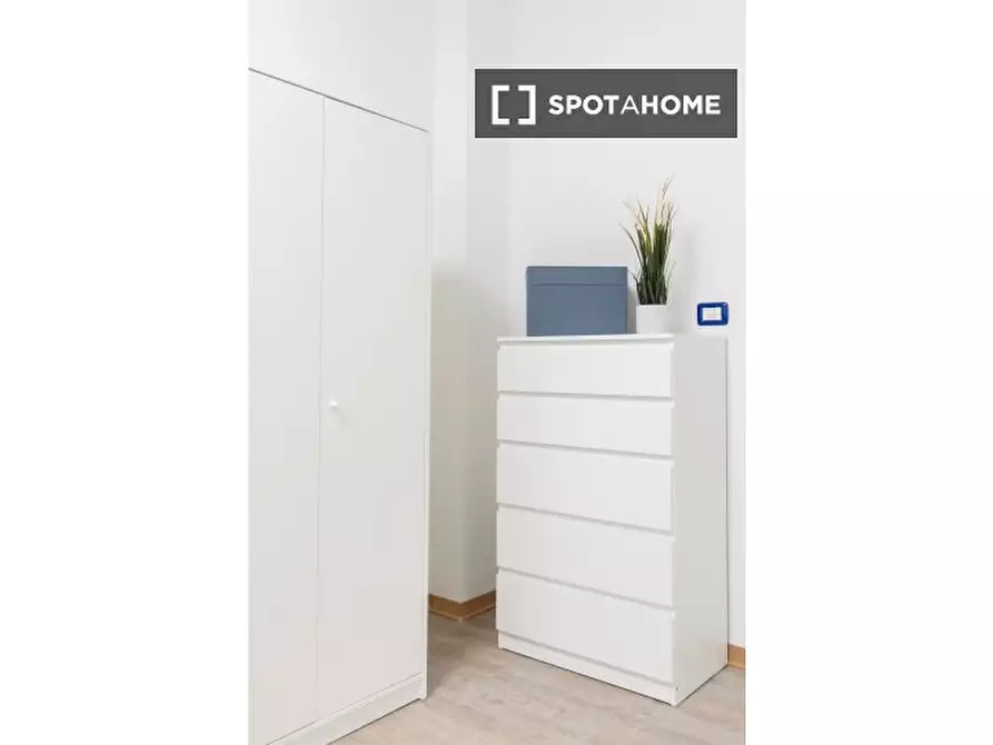 Immagine 5 di Camera condivisa in affitto  in Via Elba a Torino