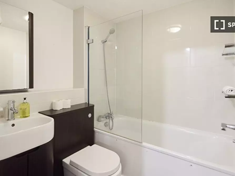 Immagine 16 di Appartamento in affitto  in Mapeshill Place a Brent