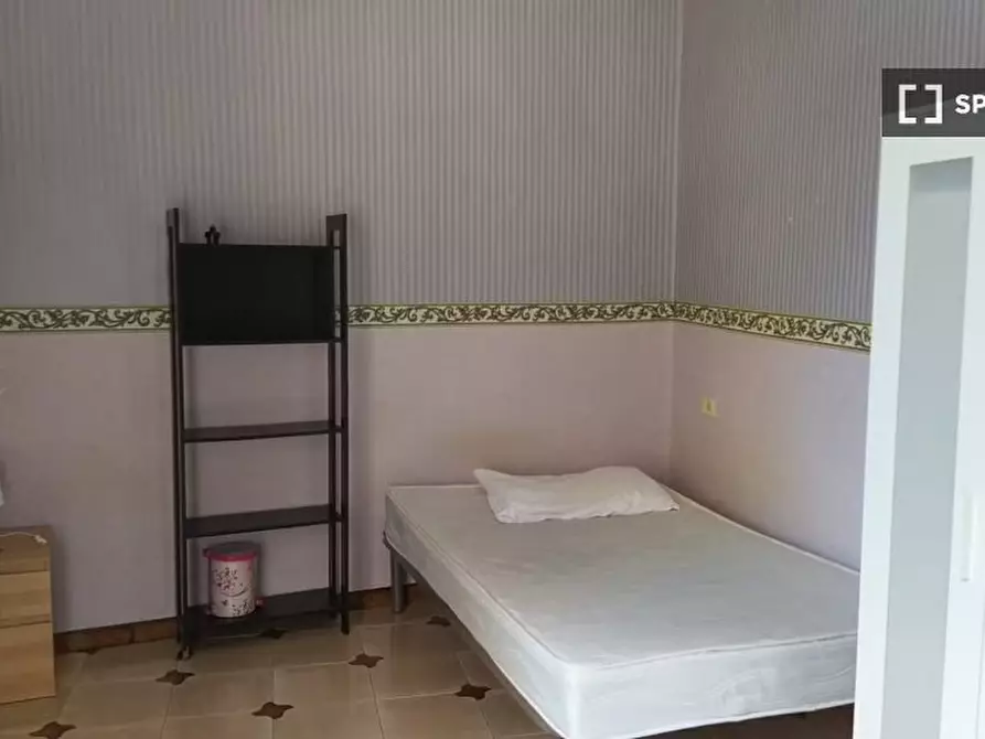 Immagine 2 di Camera condivisa in affitto  in Via Montesilvano a Napoli
