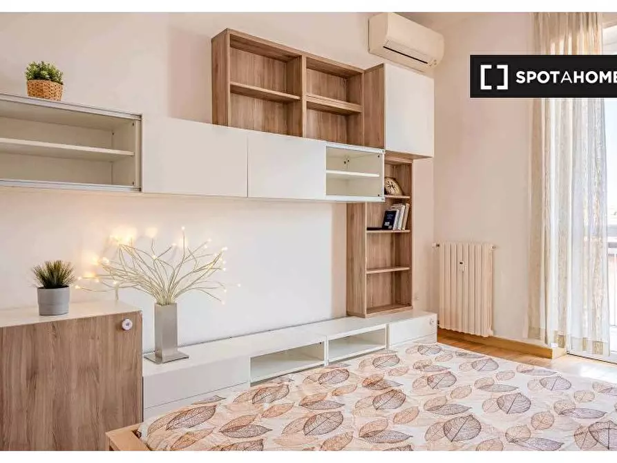 Immagine 5 di Camera condivisa in affitto  in Via Arcivescovo Romilli a Milano